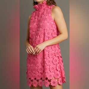 Pink sleeveless lace dress